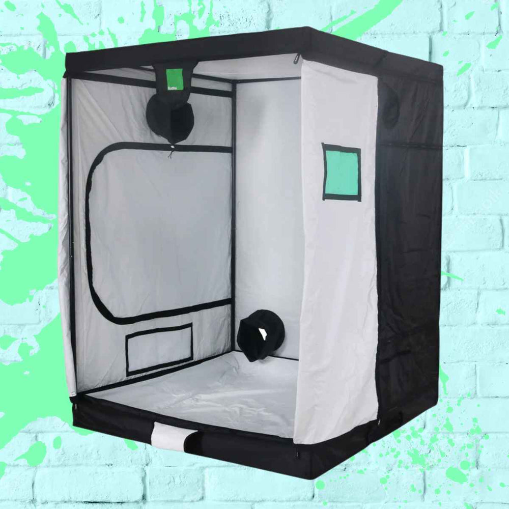 BudBox Pro XL Plus 150x150x200cm large grow tent setup offering stable structure with tempered steel poles.